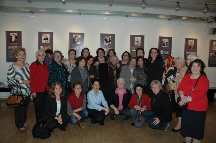 "Spuren im Gesicht: Fotoausstellung von Edith von Welser-Ude"